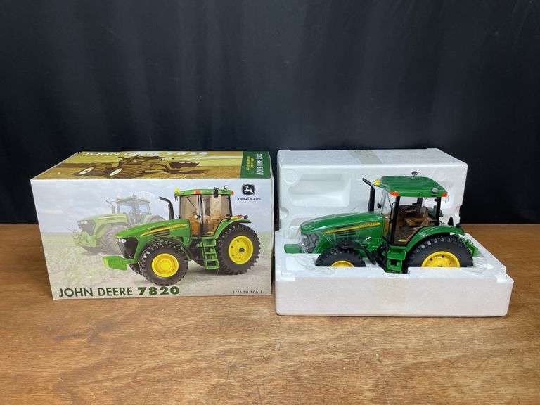 1/16 John Deere 7820 2004 Farm Show NIB Ertl image