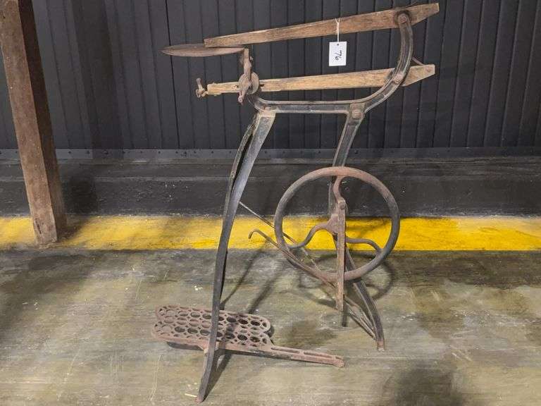 New Rodger’s Treadle Scroll Saw image