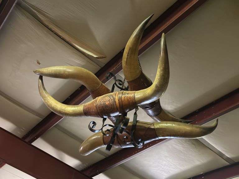 Steer Horn Chandelier image