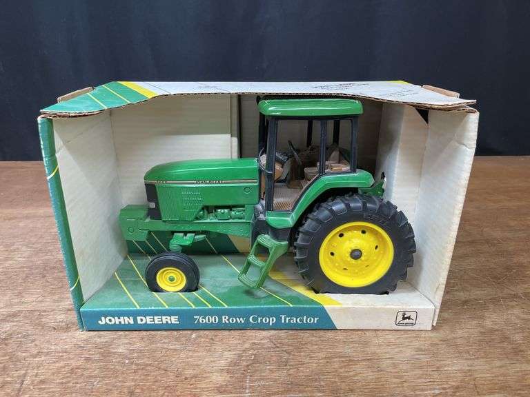 1/16 John Deere 7600 NIB Ertl image