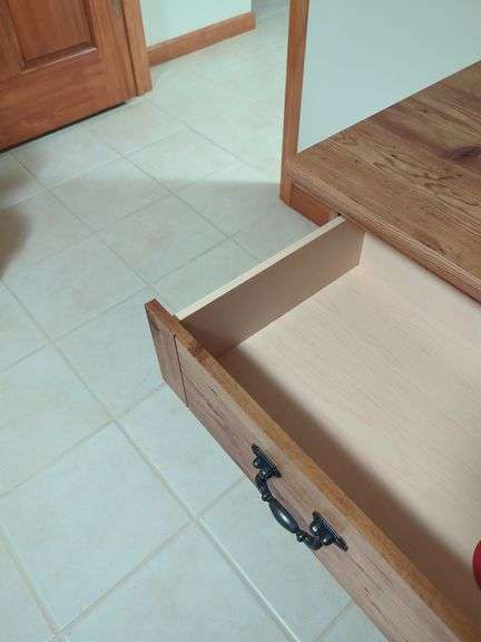 TV Cabinet, Side Table and Lamp Lot