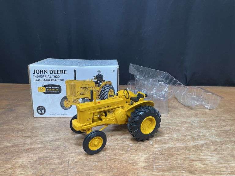 1/16 John Deere 620 Industrial 2 Cylinder NIB Ertl image