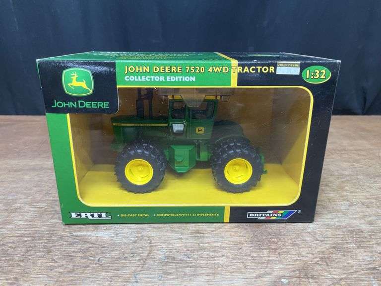 1/32 John Deere 7520 Collector NIB Ertl image