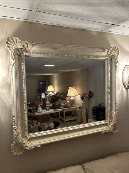 Loveseat w Pillows/Mirror