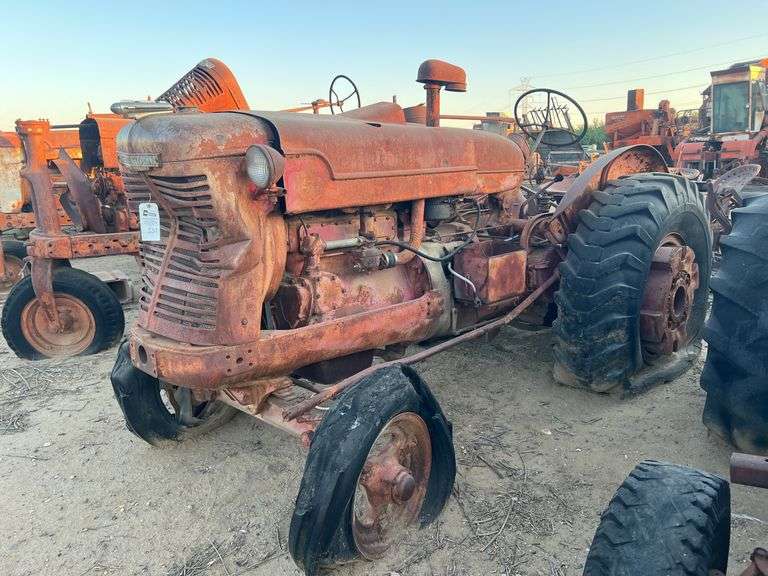 International Parts Tractor image