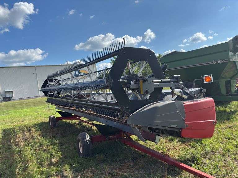 Massey Ferguson 8200 30' Grain Head
