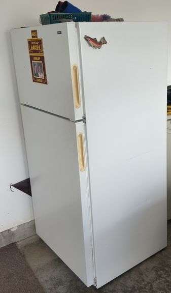 Working Garage Fridge image