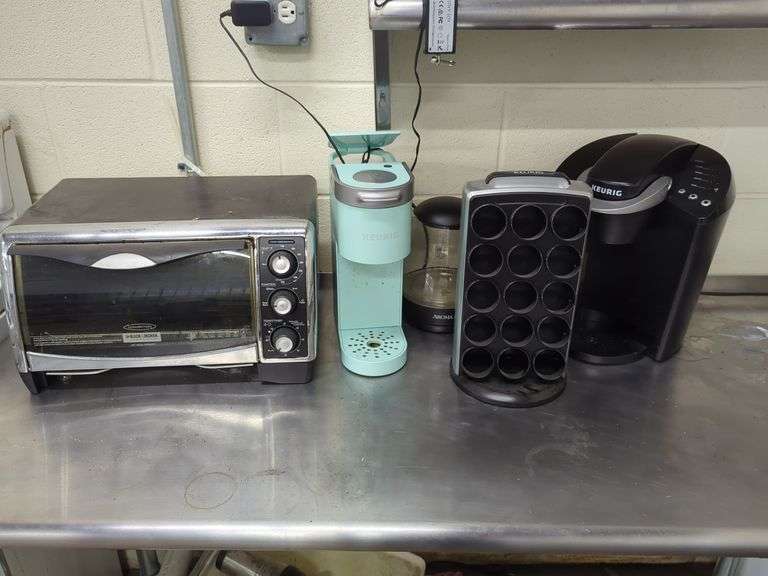 Kitchen Appliances - Keurig Coffee Makers and Convection Oven Lot