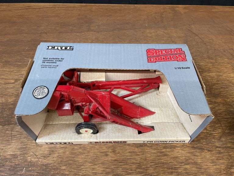 1/16 McCormick Picker Special Edition NIB Ertl