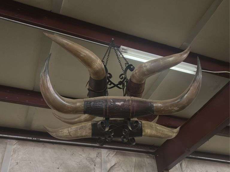 Steer Horn Chandelier image
