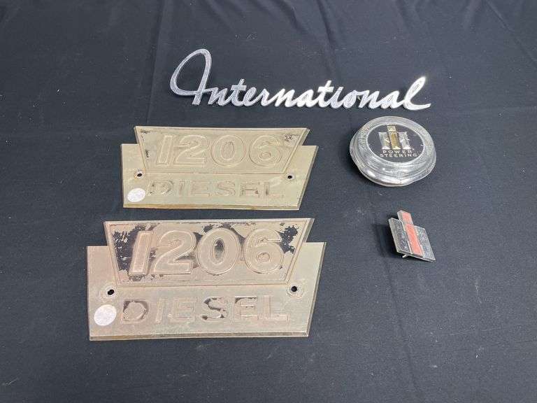 (5) IH Badges image