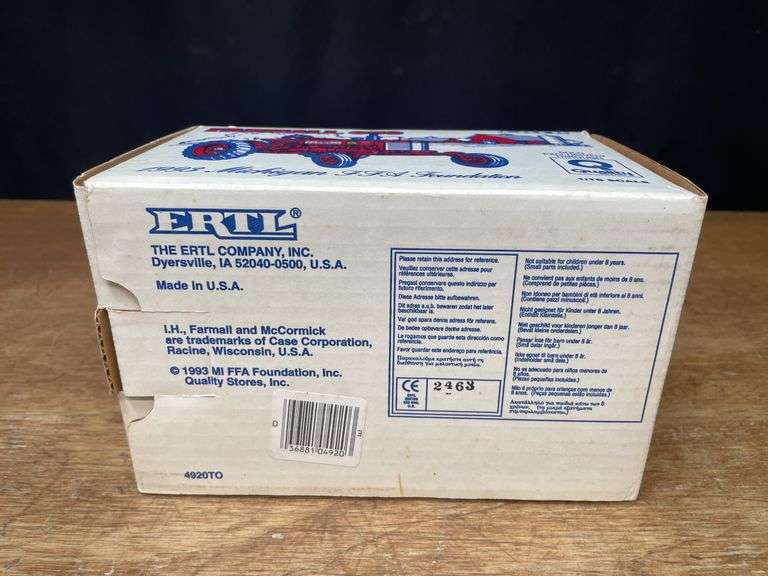 1/16 Farmall 350 1993 michigan FFA NIB Ertl