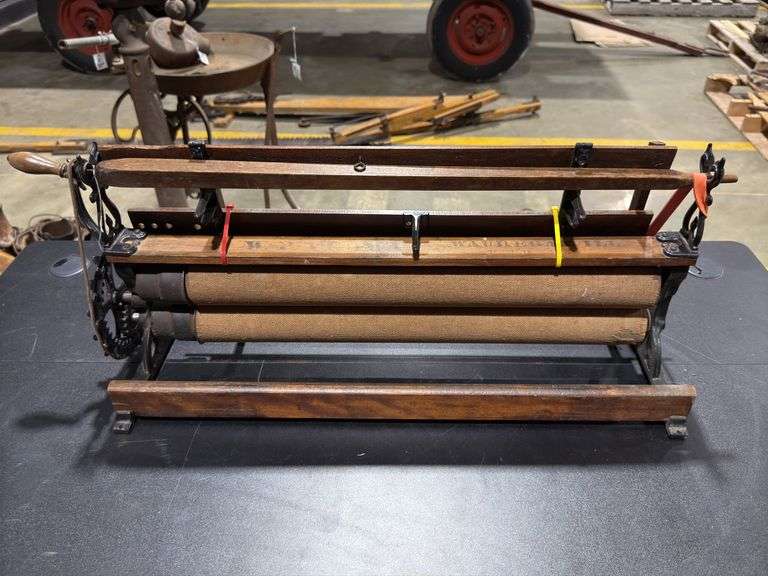 Hand Crank Waukegan Wallpaper & Border Trimmer image