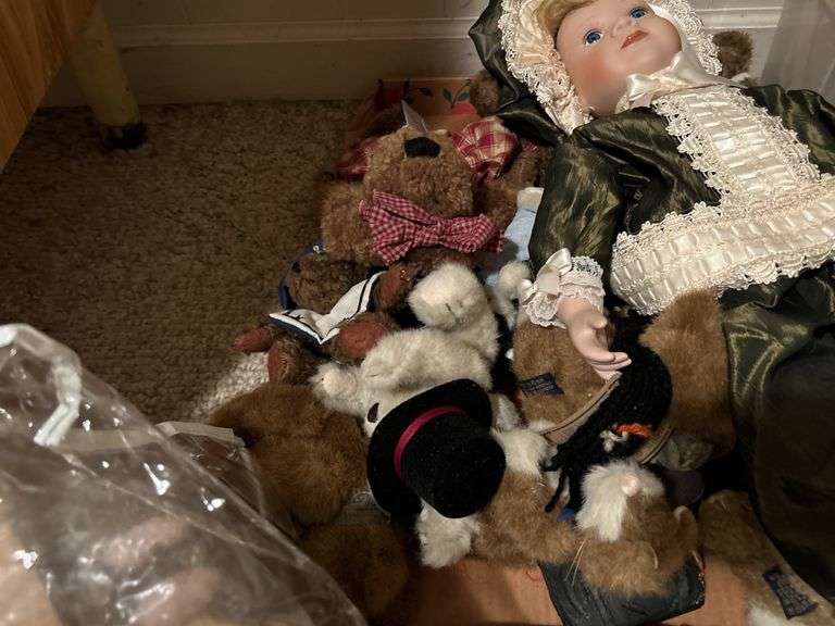 Lot of Dolls/Boyd’s Collection