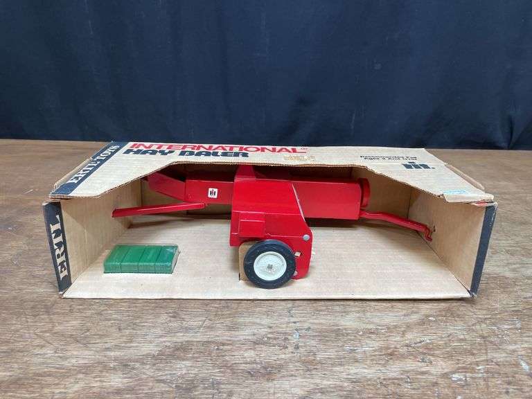 1/16 IH Baler NIB Ertl image