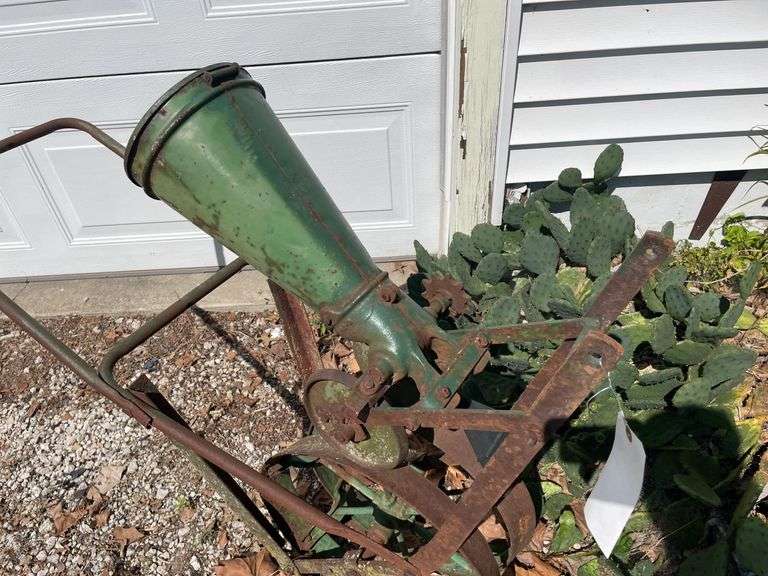 Vintage John Deere Seeder/Planter