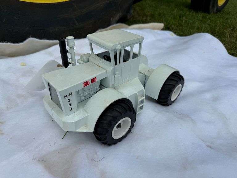 1/16 Scale Trumm Big Bud HN250 image