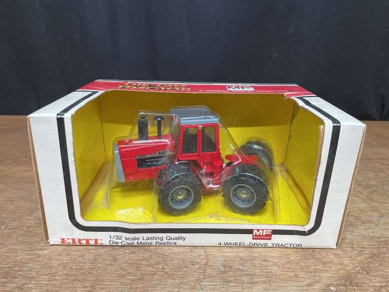 1/32 MF 4900 NIB Ertl image