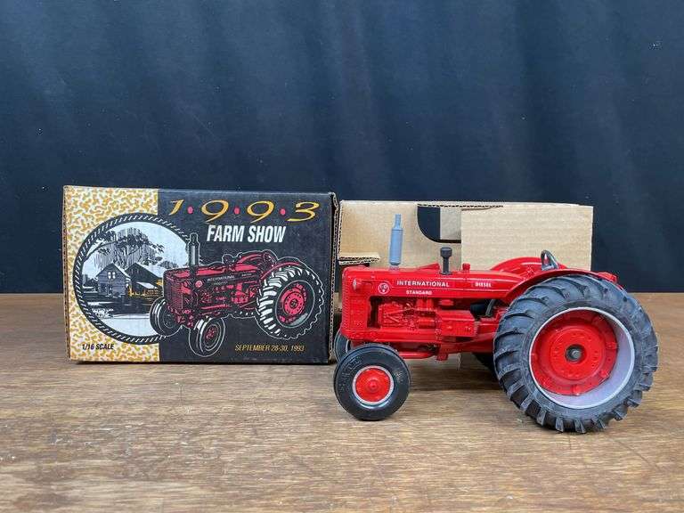 1/16 IH I-D-9 1993 Farm Show NIB Ertl image