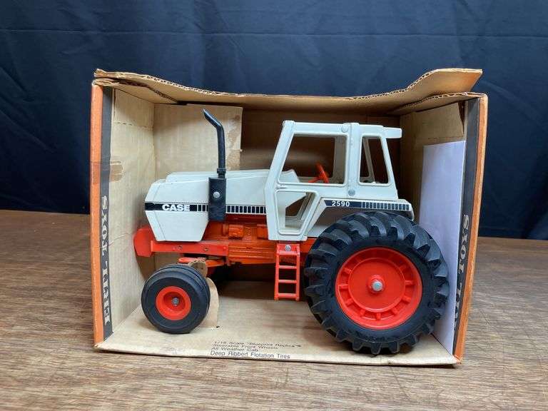 1/16 Case 2590 NIB Ertl image