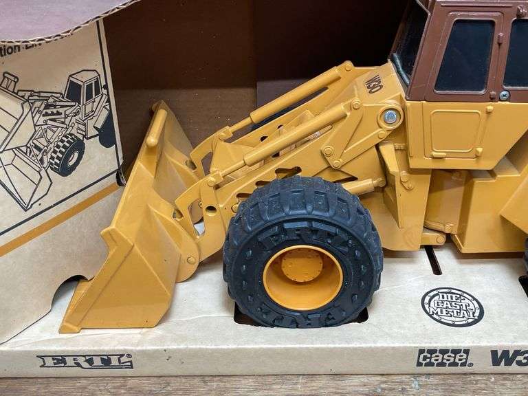 1/16 Case W30 Wheel Loader NIB Ertl