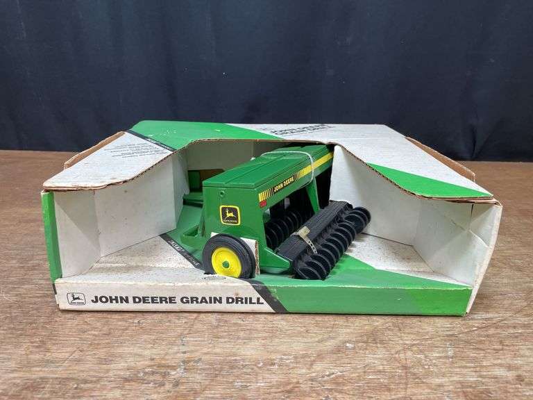 1/16 John Deere Grain Drill NIB Ertl image
