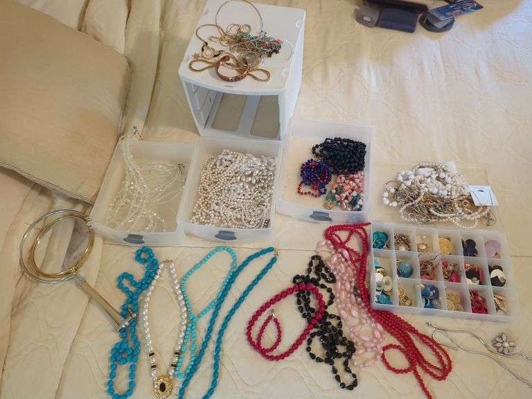 Assorted Jewelry Lot - Necklaces/Earrings