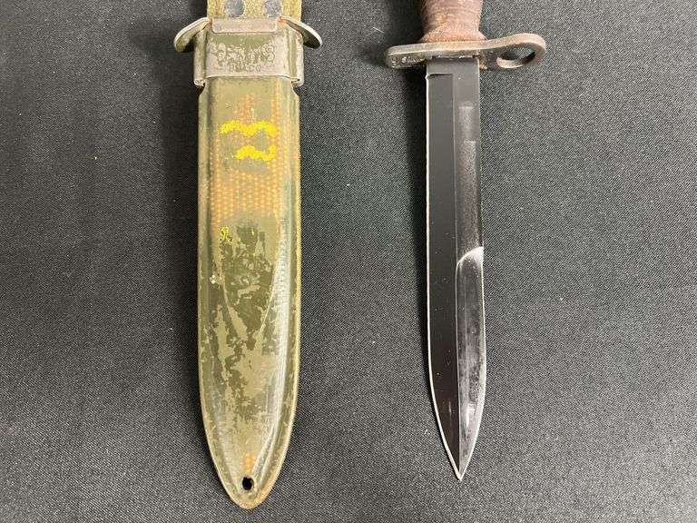 US Camillus M4 Bayonet w/M8 Scabbard
