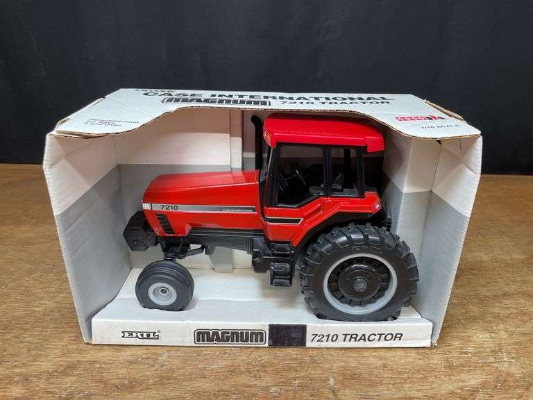 1/16 Case-IH Magnum 7210 NIB Ertl image