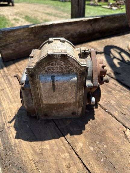 Splitdorf Magneto image