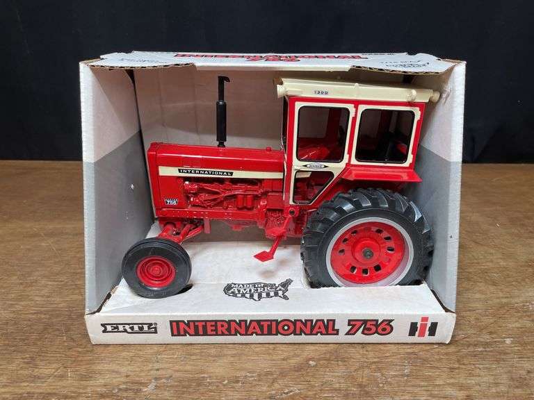 1/16 IH 756 NIB Ertl image
