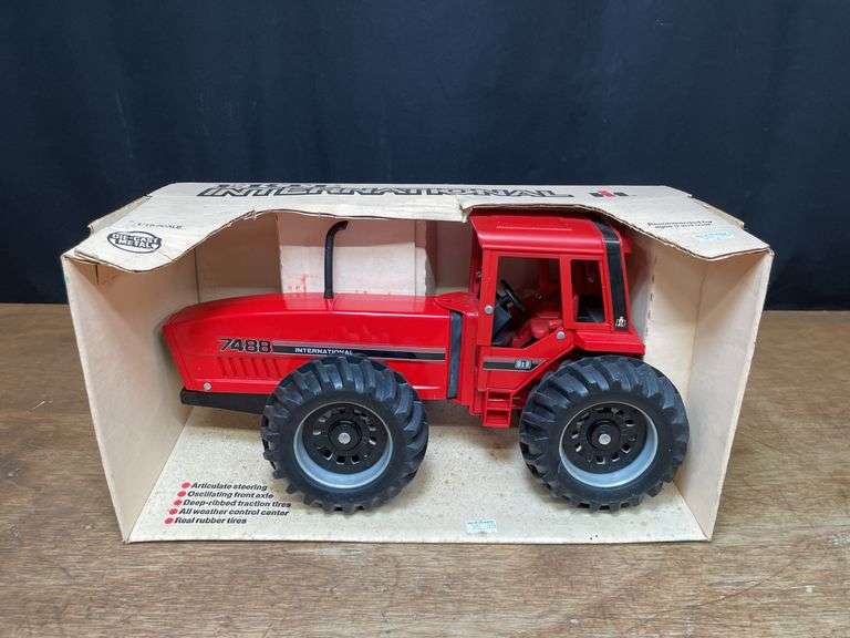 1/16 IH 7488 NIB Ertl image