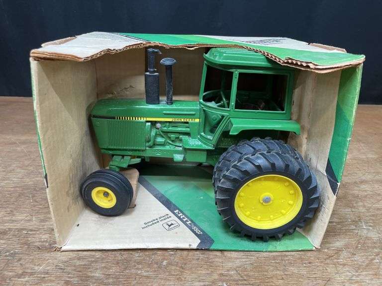 1/16 John Deere 4450 NIB Ertl image