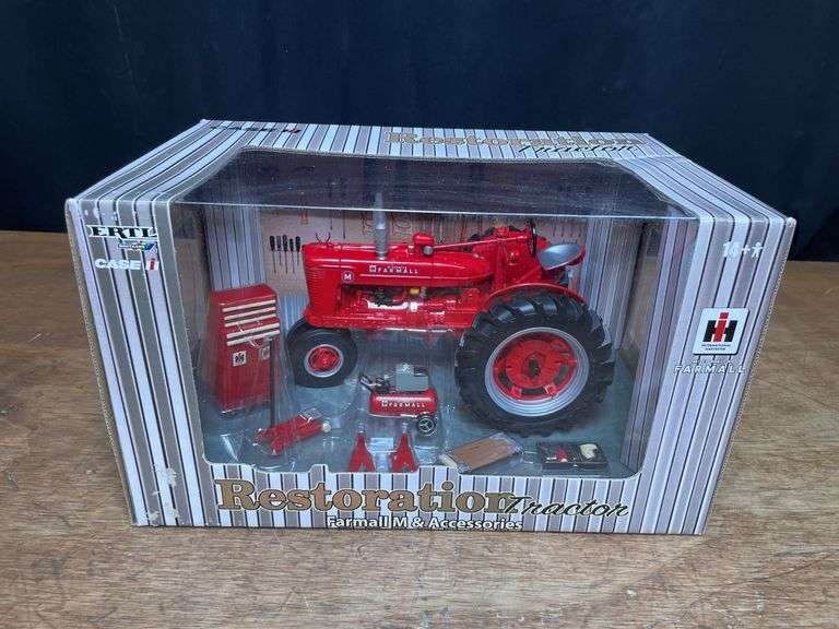 1/16 Farmall M Restoration NIB Ertl image
