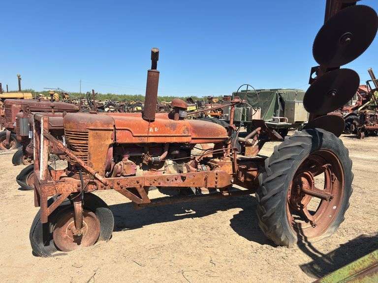 Farmall H image