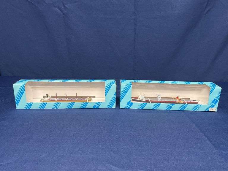 (2) 1/1250 Hansa Freighter Ship Models Conrad NIB image