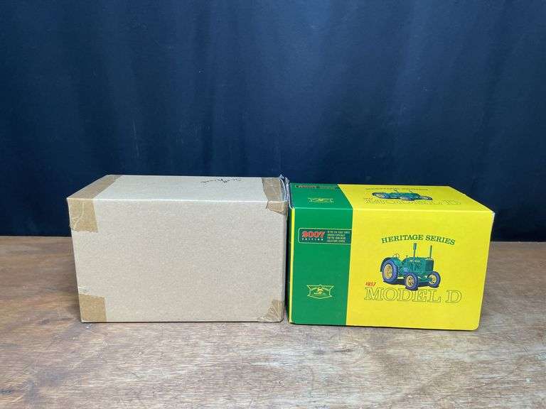 1/16 John Deere D 2007 Heritage NIB Ertl image