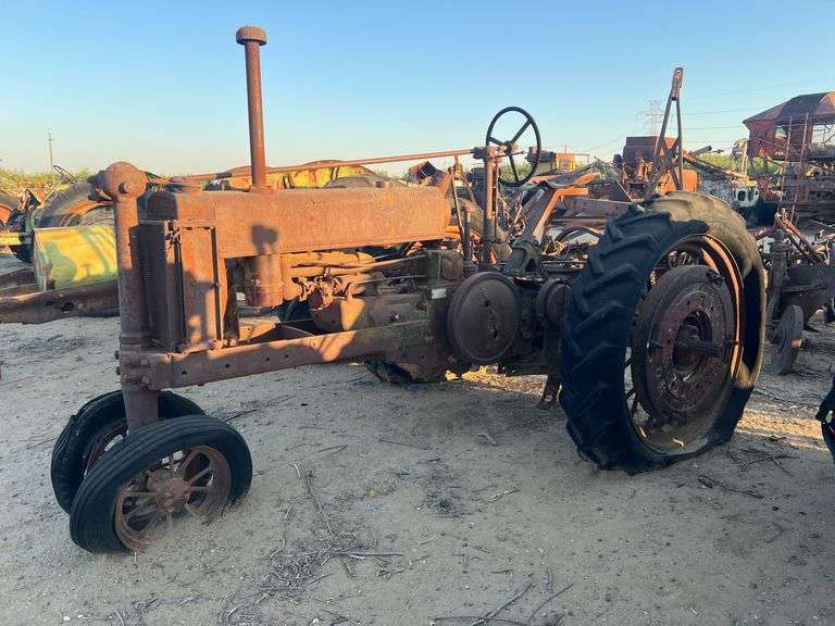 John Deere Unstyled B image