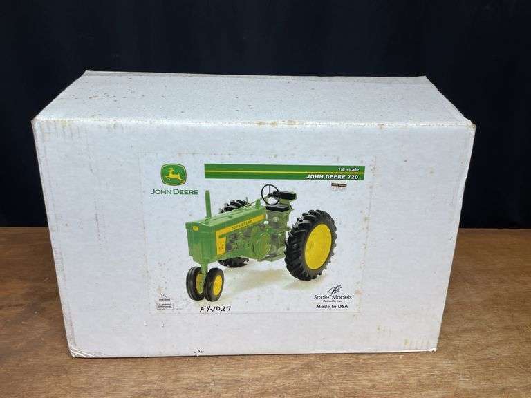 1/8 John Deere 720 NIB SM image