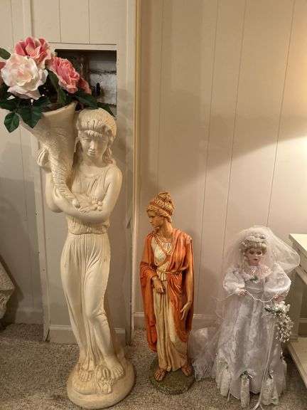 Figurines