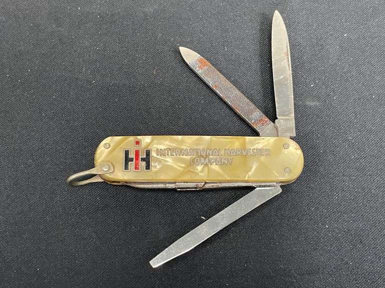 IH Pocket Knife