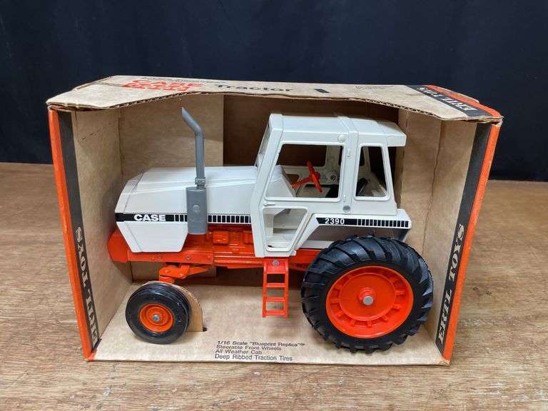 1/16 Case 2590 NIB Ertl image