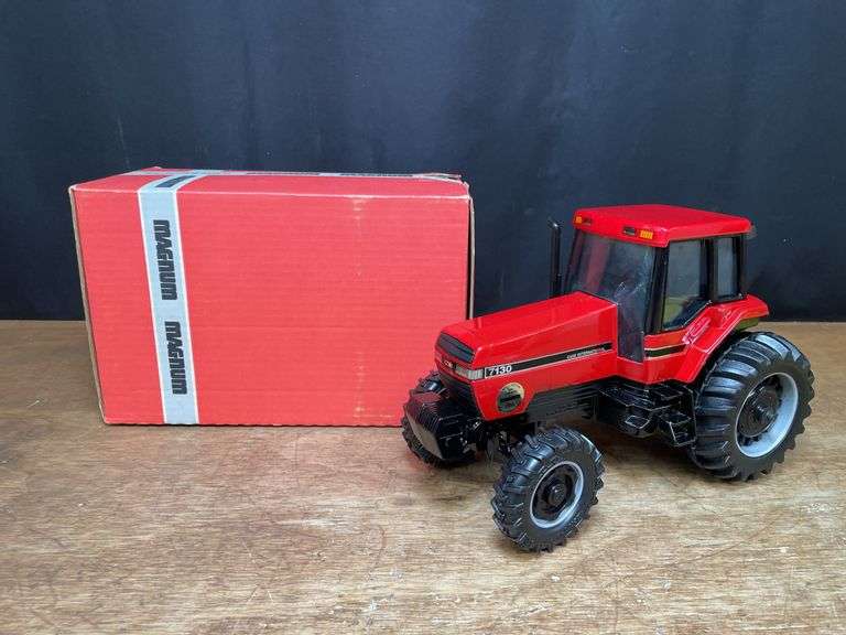 1/16 Case-IH Magnum 7130 1987 Denver NIB Ertl image