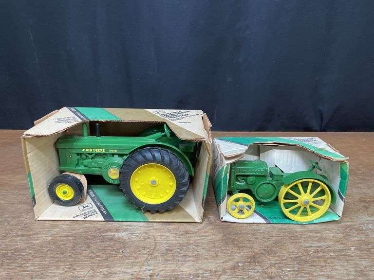 (2) 1/16 John Deere D + R NIB Ertl image