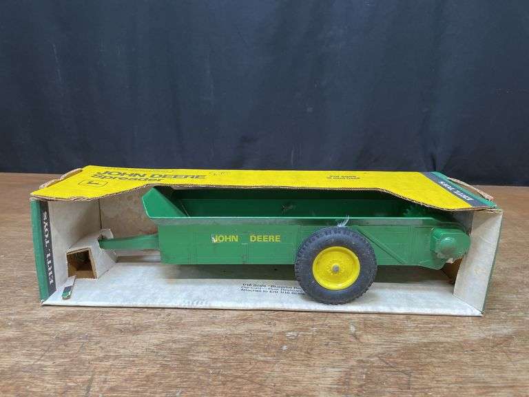 1/16 John Deere Spreader NIB Ertl image