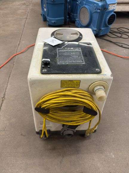 The Service Master Upholstery Cleaner Model SM16000