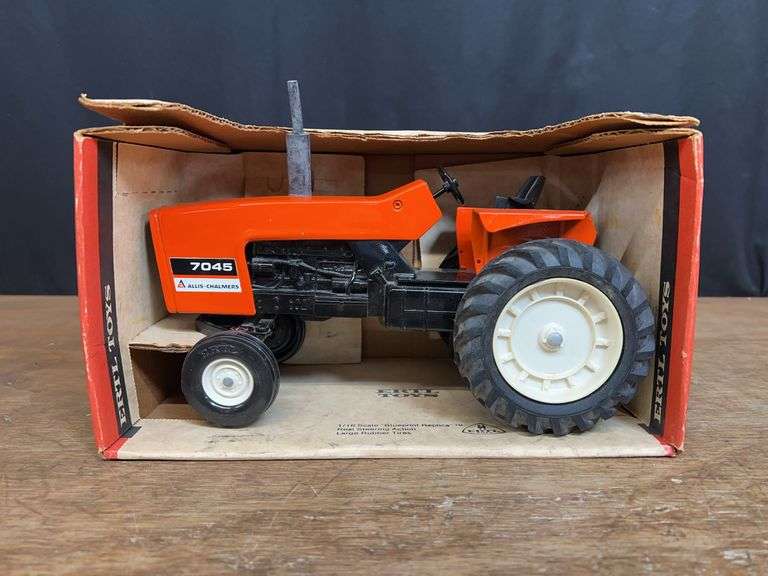 1/16 AC 7045 NIB Ertl image