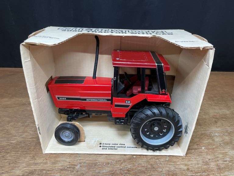 1/16 IH 5088 NIB Ertl image