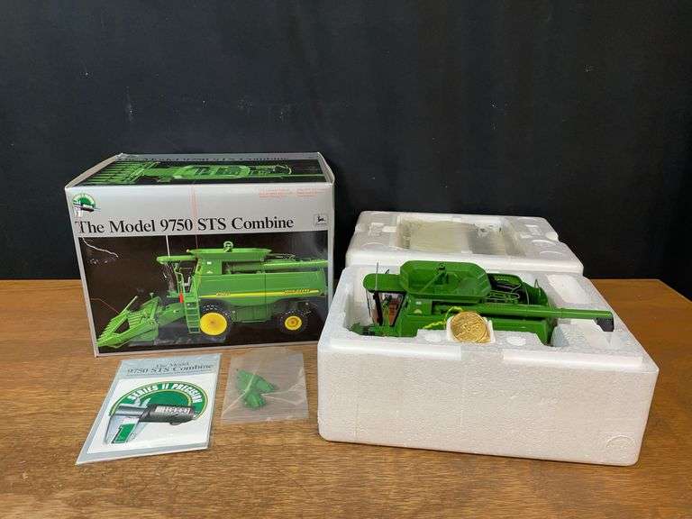 1/32 John Deere 9750 STS Combine Precision NIB Ertl image