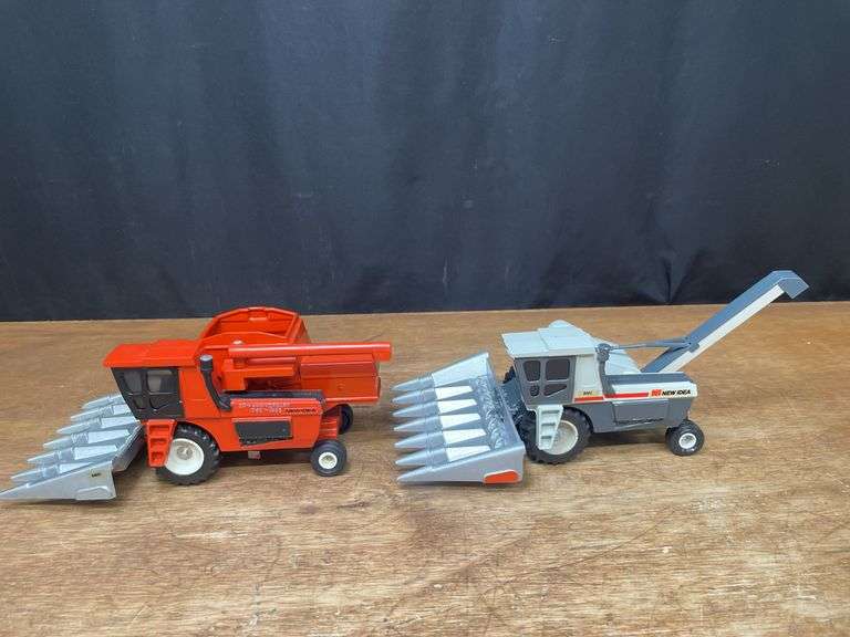 (2) 1/32 New Idea Uni-Harvesters SM